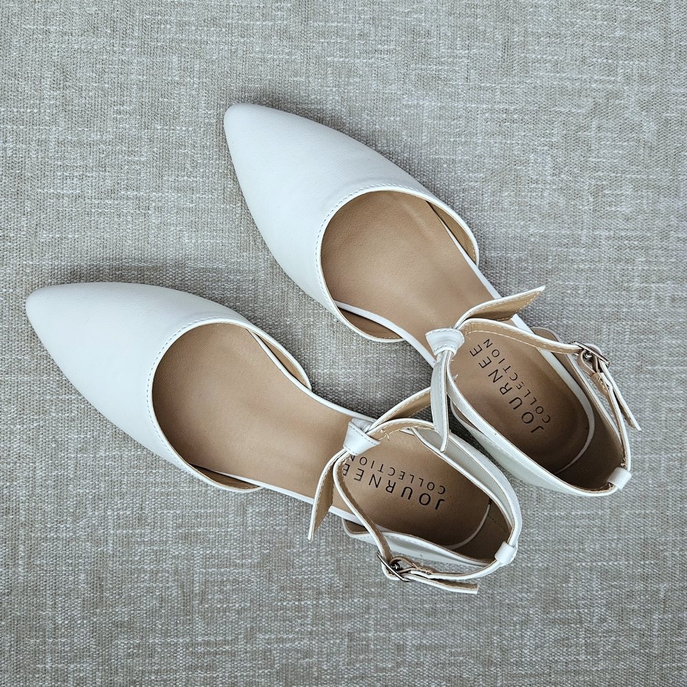 Journee Collection Women's White Flats